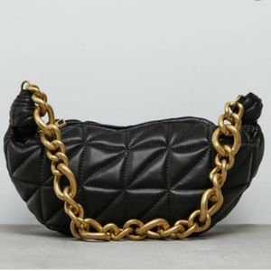 The quintessential Zara blogger purse